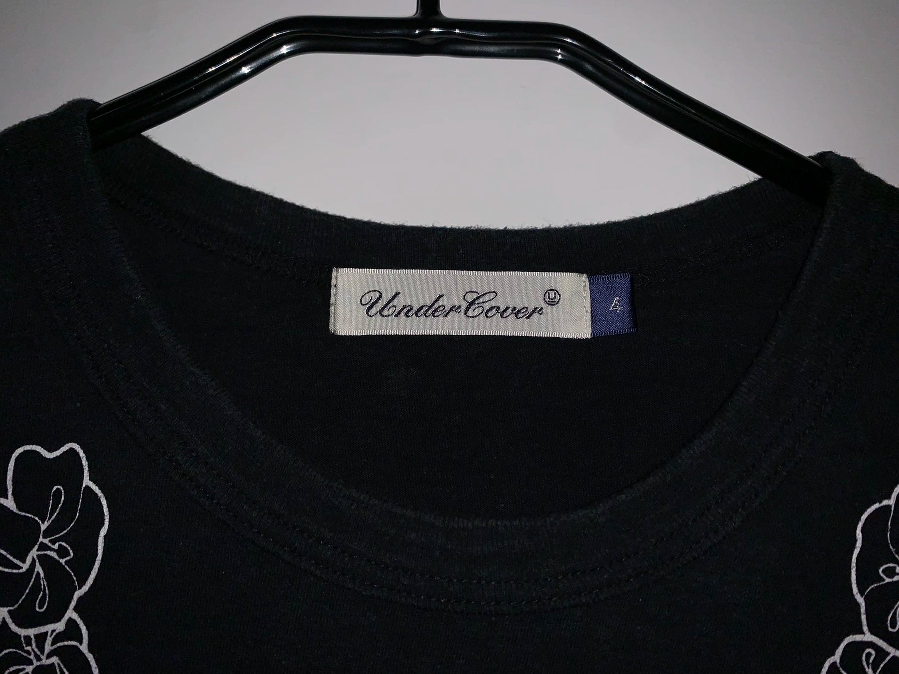Undercover Blade Flower Necklace Short Sleeve Tee