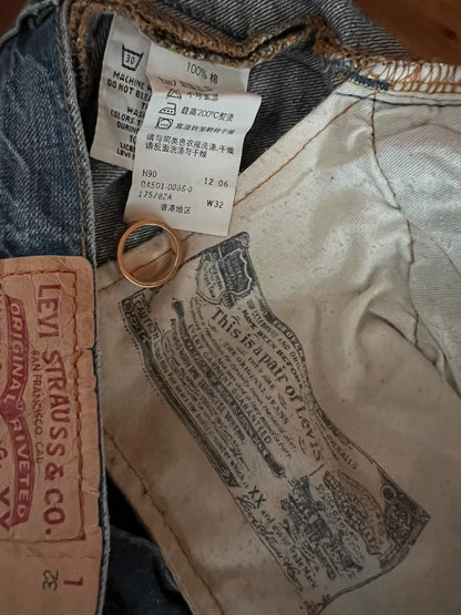 levis vintage wash straight leg jeans