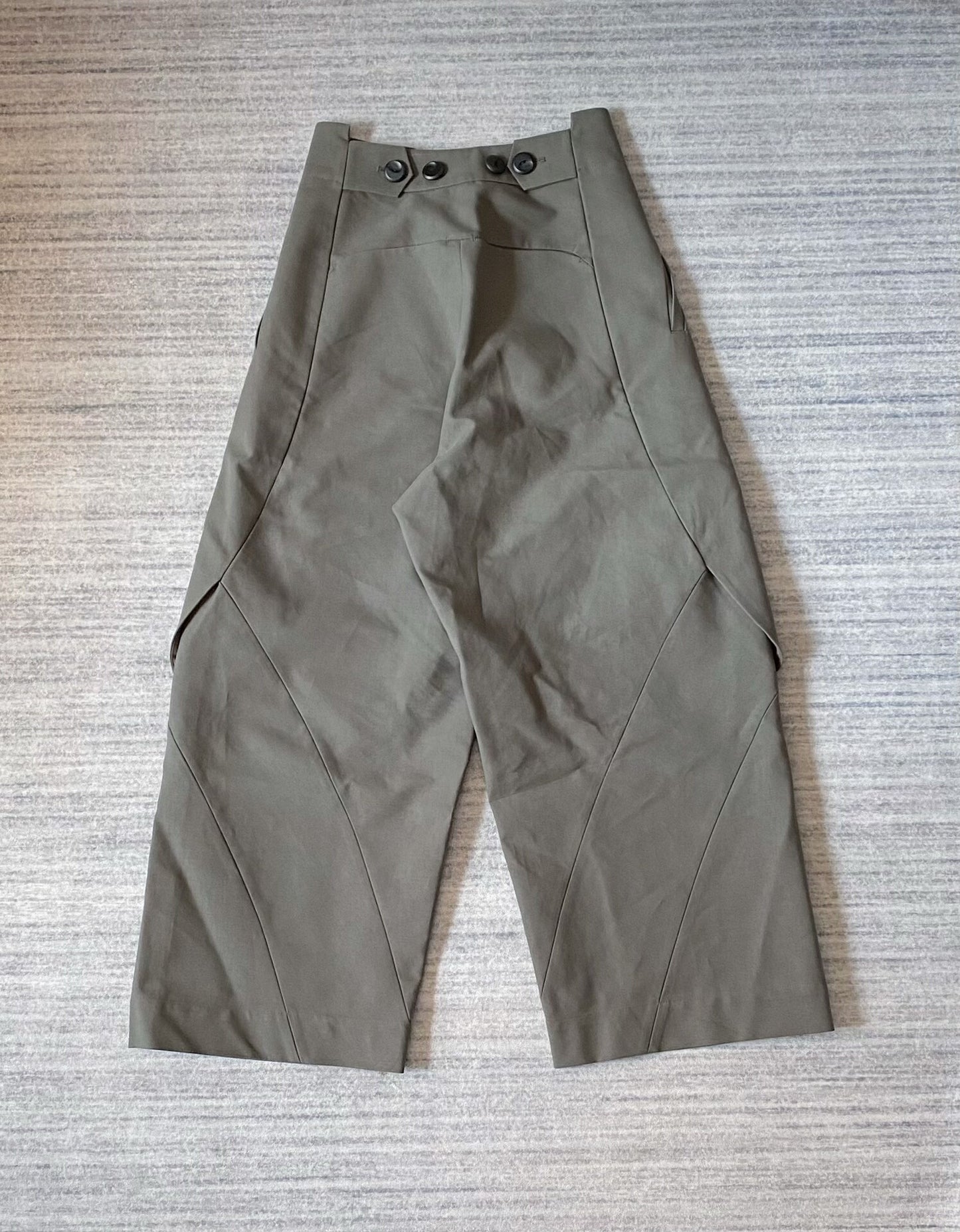 alfalfa wide-leg pants in olive green