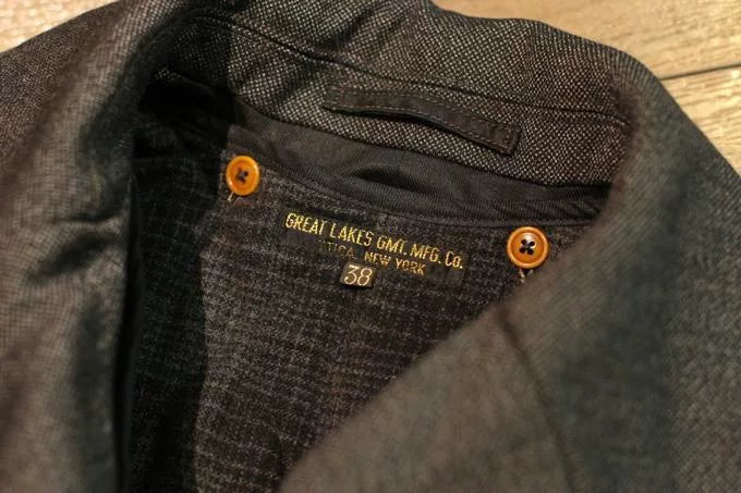 luxurious wool double-breasted coat with removable lining