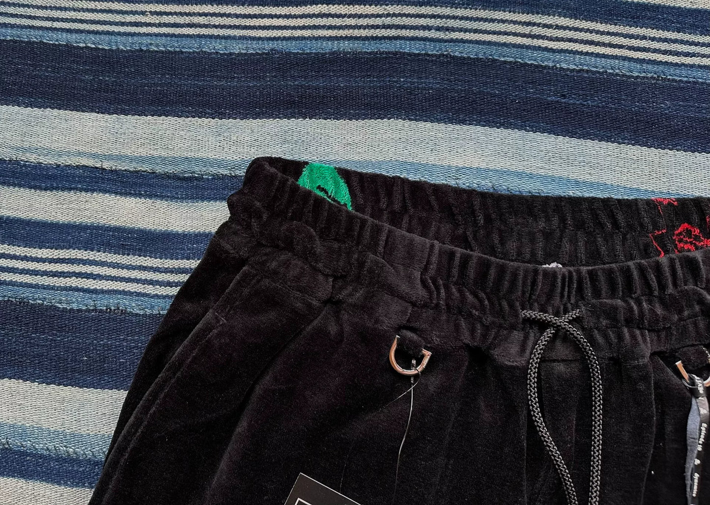 mastermind japan velvet skull graffiti shorts