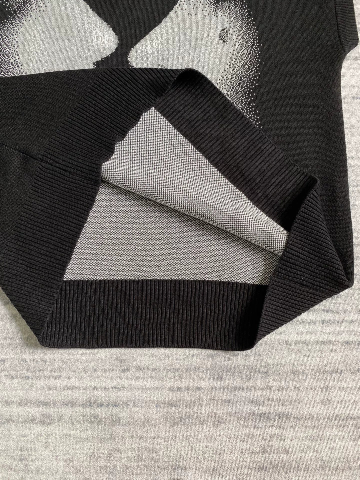 Kusikohc Graphic Knit Vest with Portrait Design