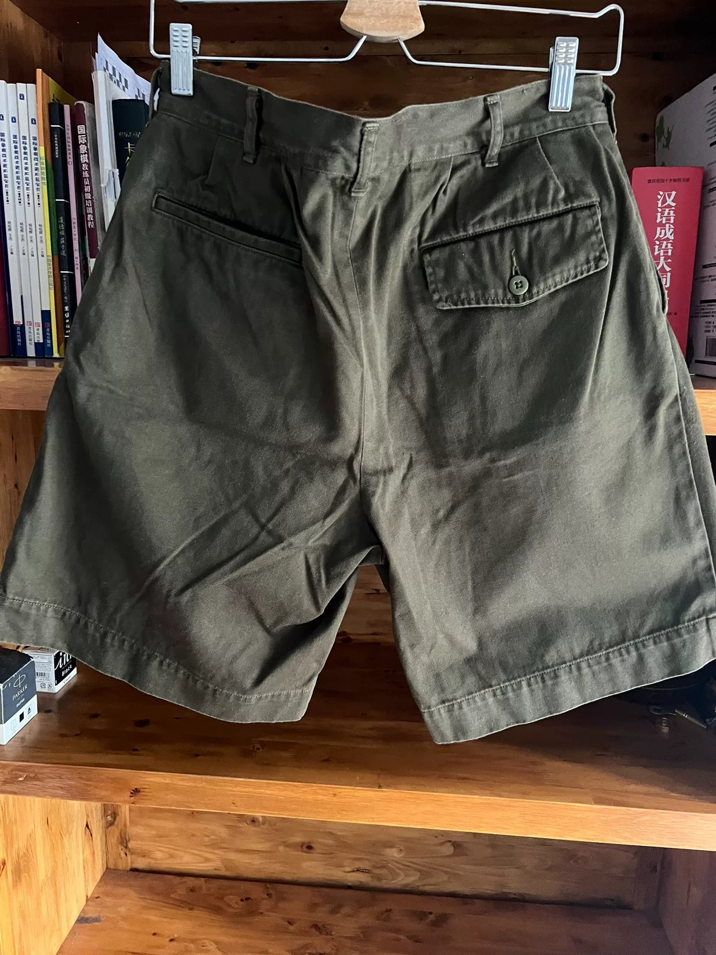 olive green casual shorts for summer wear