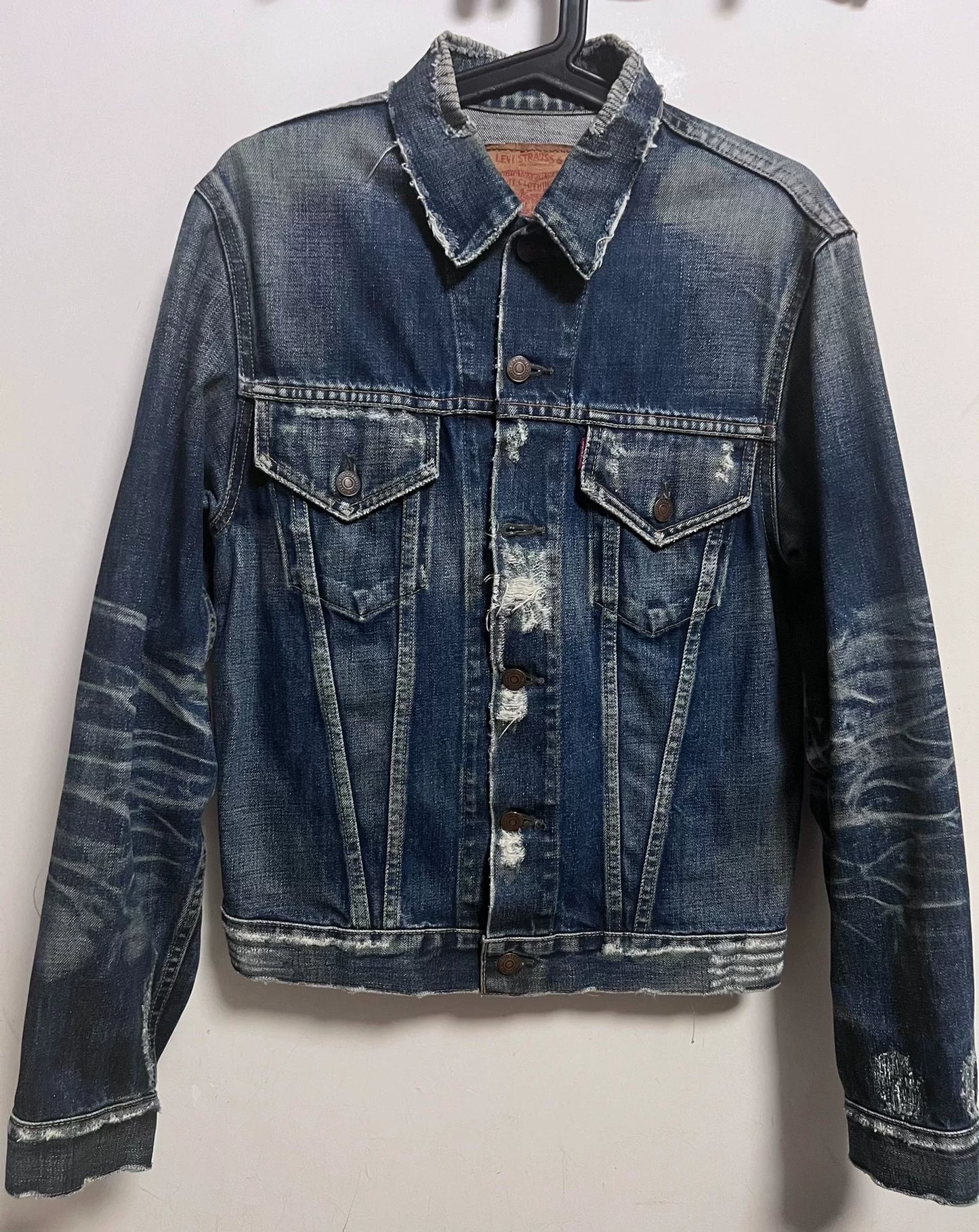 vintage levi's distressed denim jacket 70505