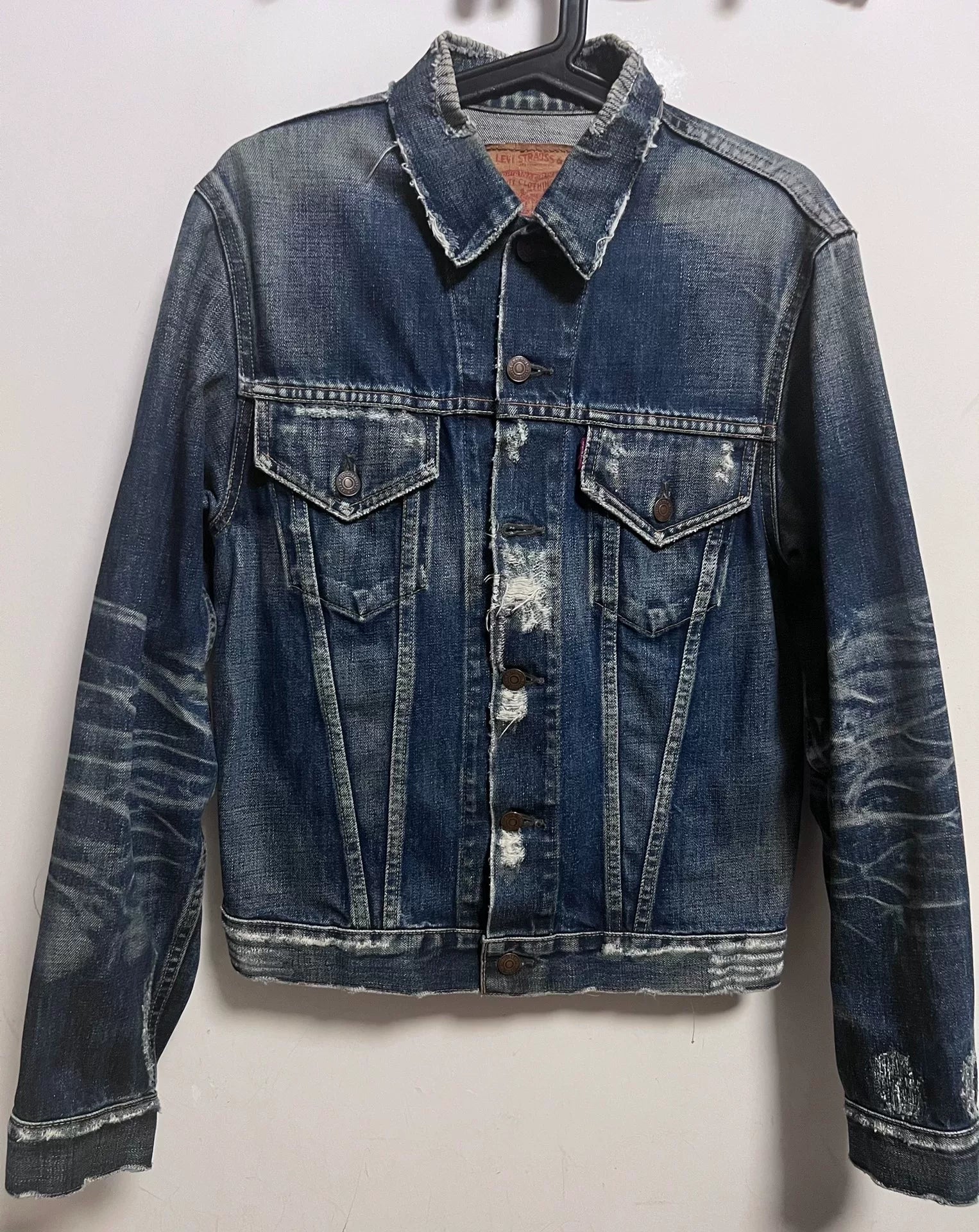 vintage levi's distressed denim jacket 70505