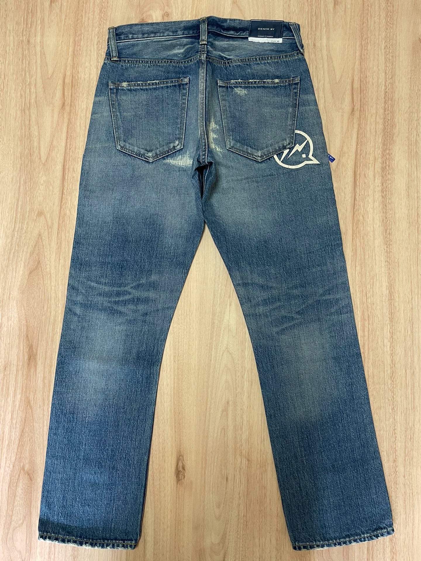 denim by vanquish distressed wash jeans