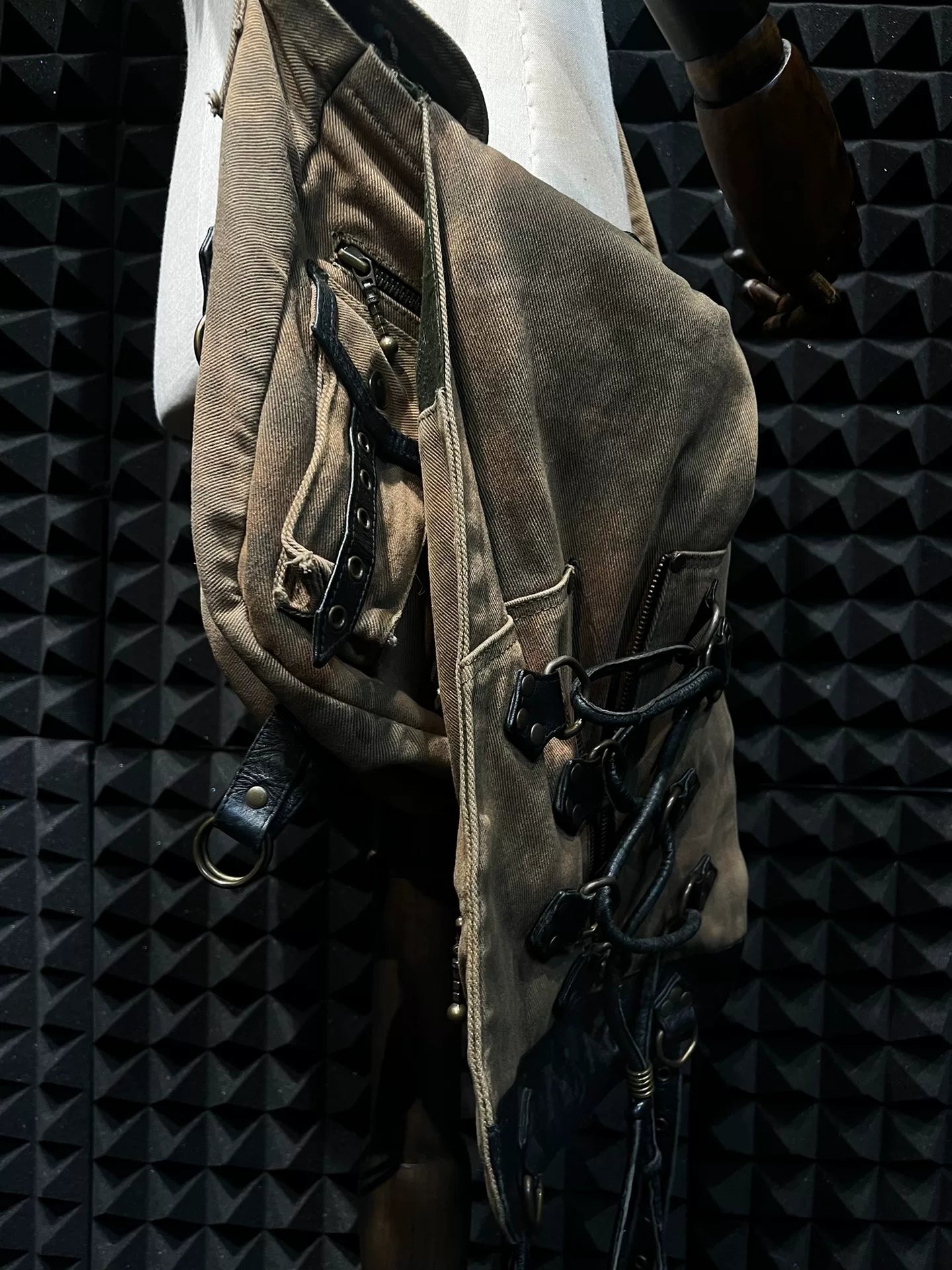 kmrii super heavy-duty crossbody bag