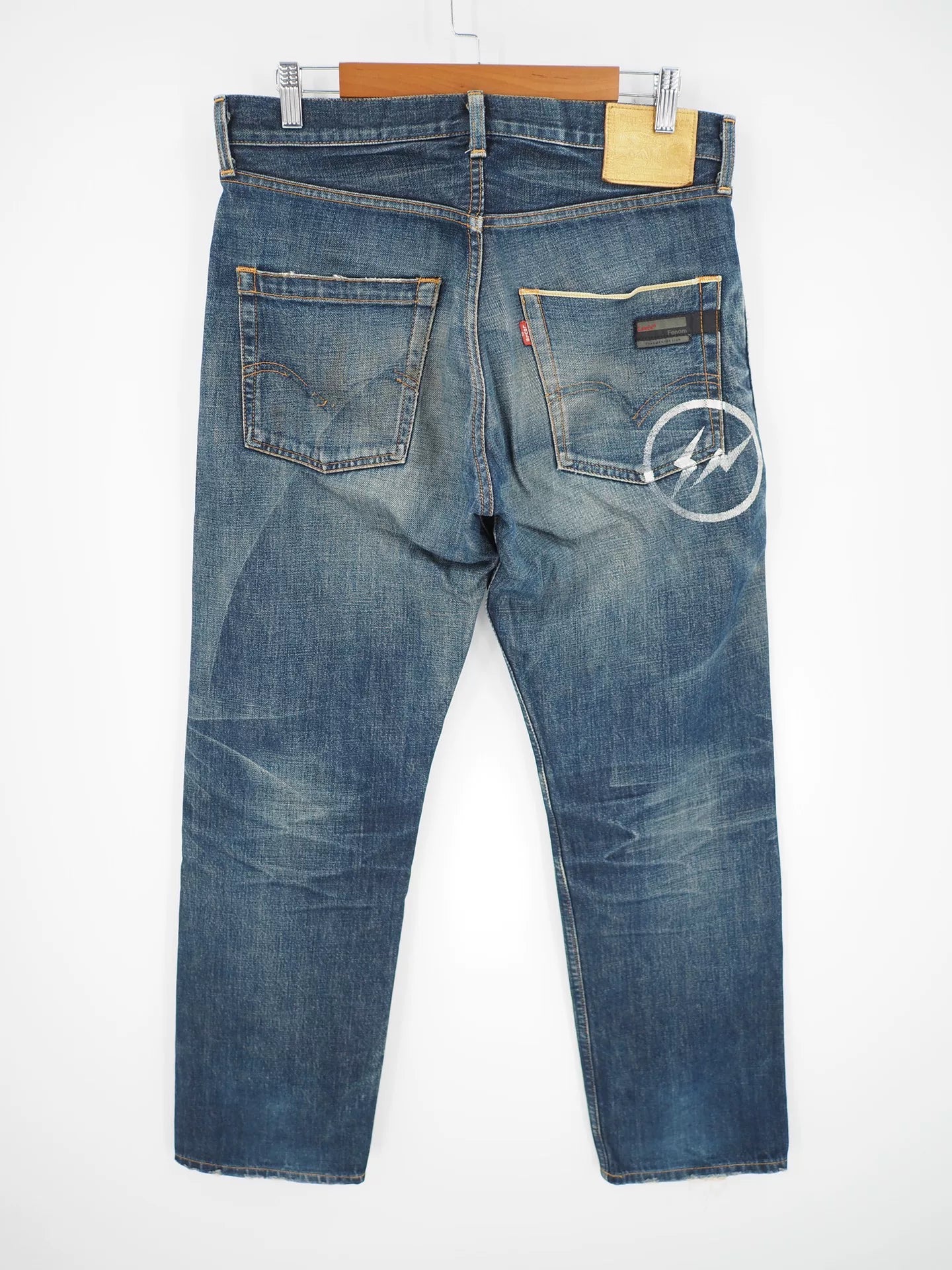 fenom gold badge distressed denim pants