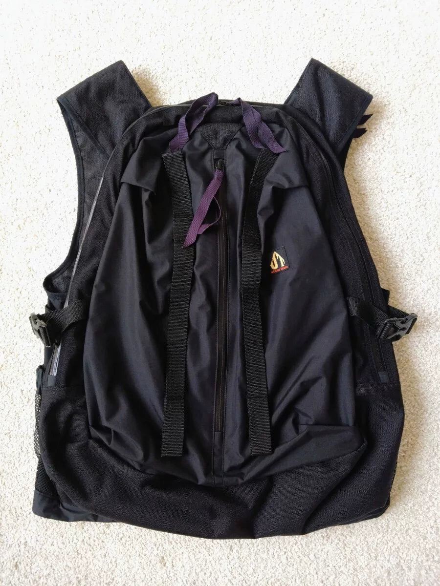 Multifunctional Outdoor Vest for Adventurers