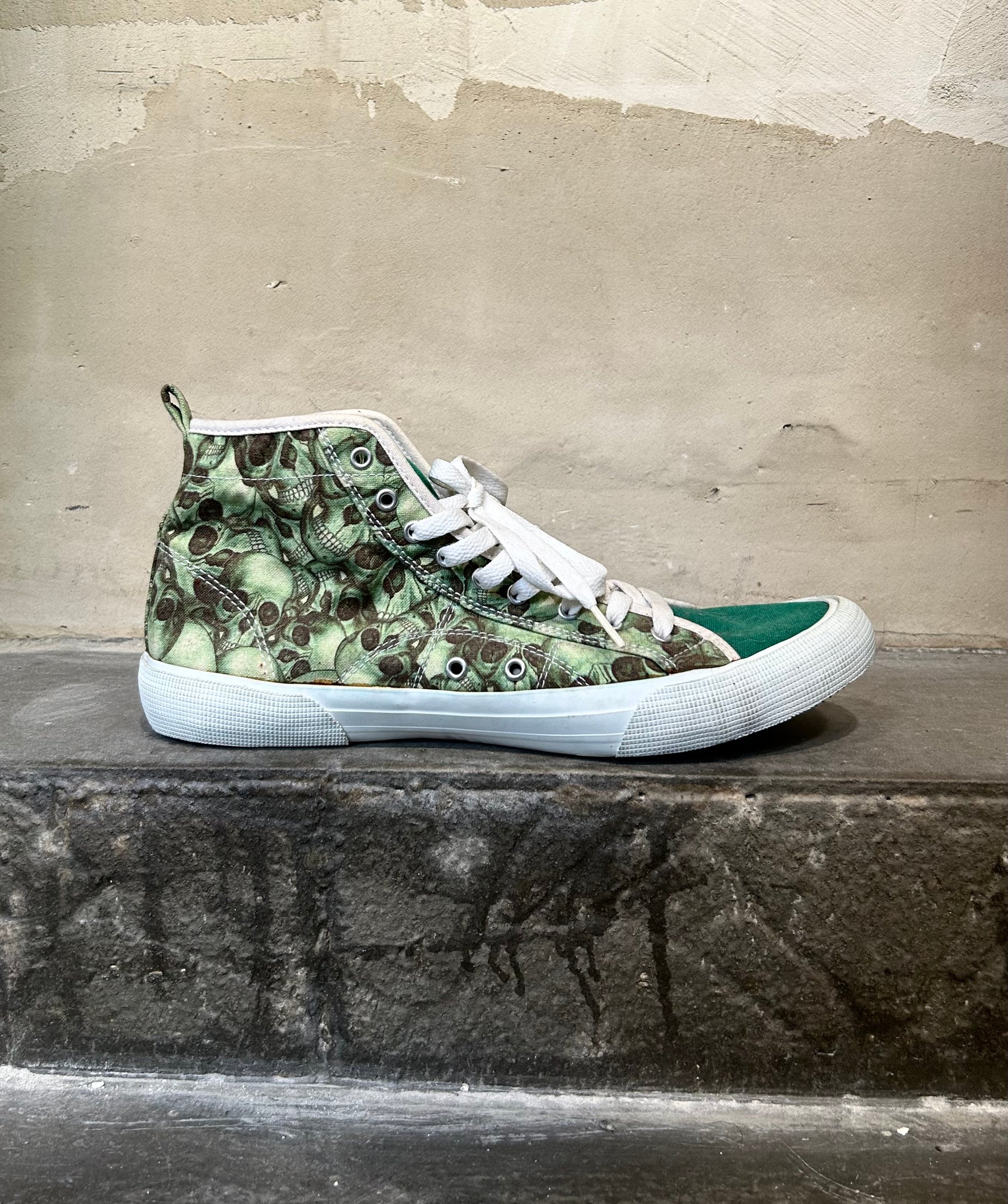 UNDERCOVER 05ss Skull Sneakers