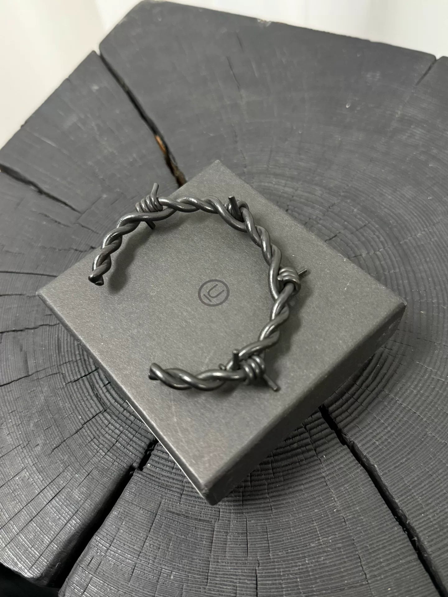 UNDERCOVER Thorn Wire Hand Bracelet