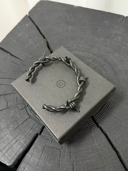 UNDERCOVER Thorn Wire Hand Bracelet