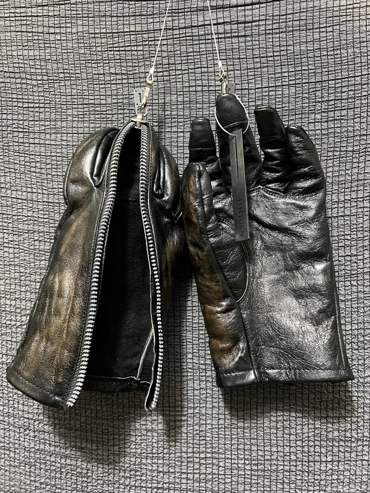 d hygen leather zip gloves with thumb opening