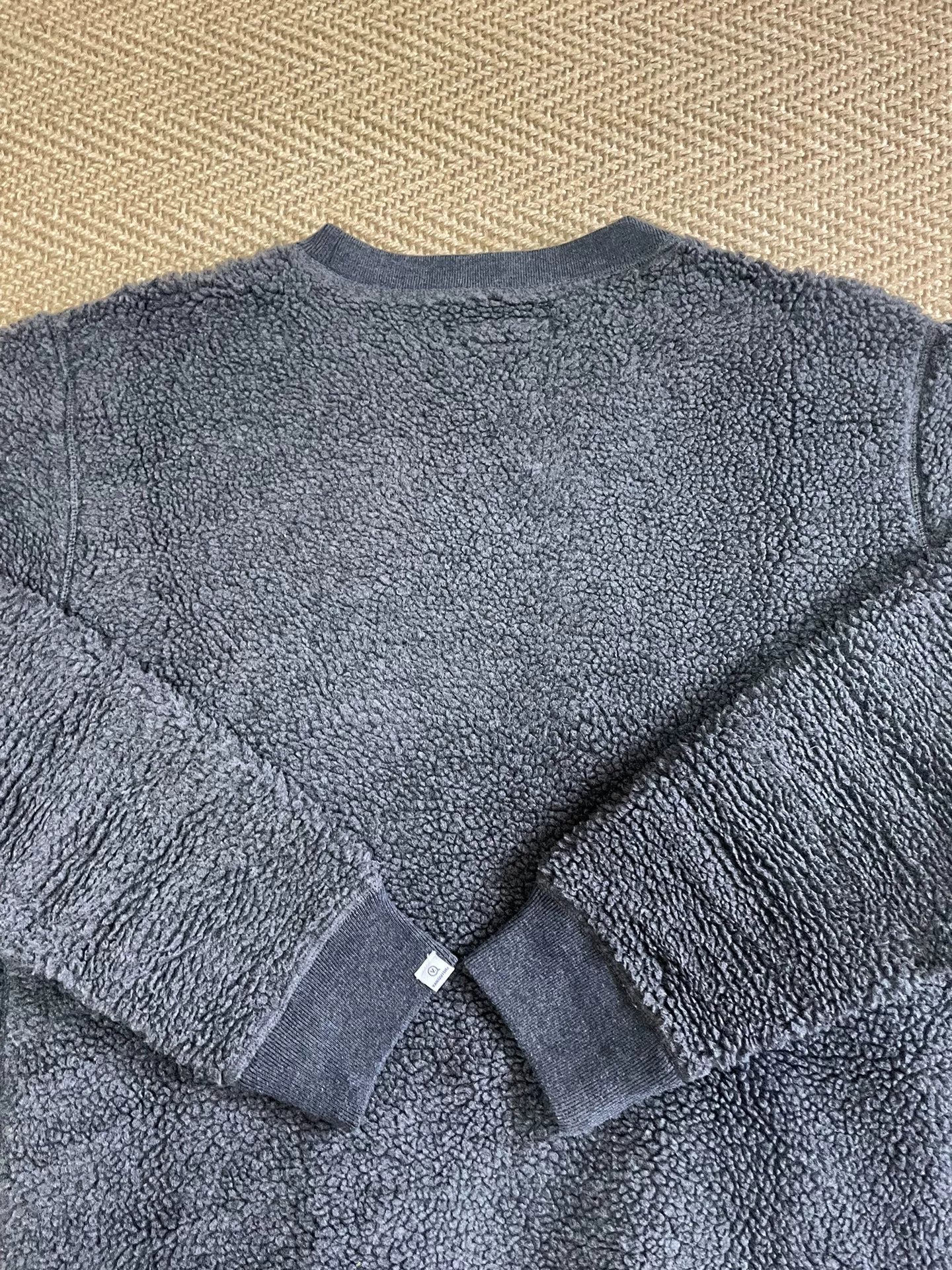 Vanquish Thick Fleece Distressed Pullover