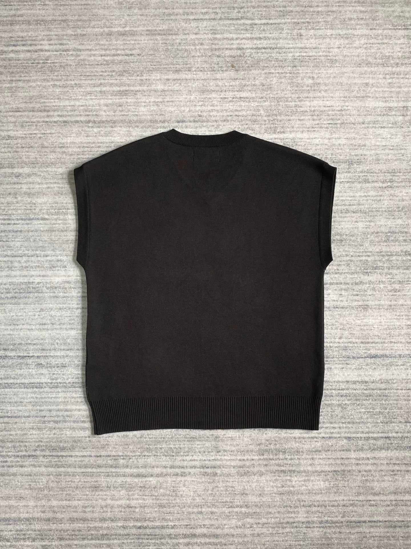 Kusikohc Graphic Knit Vest with Portrait Design