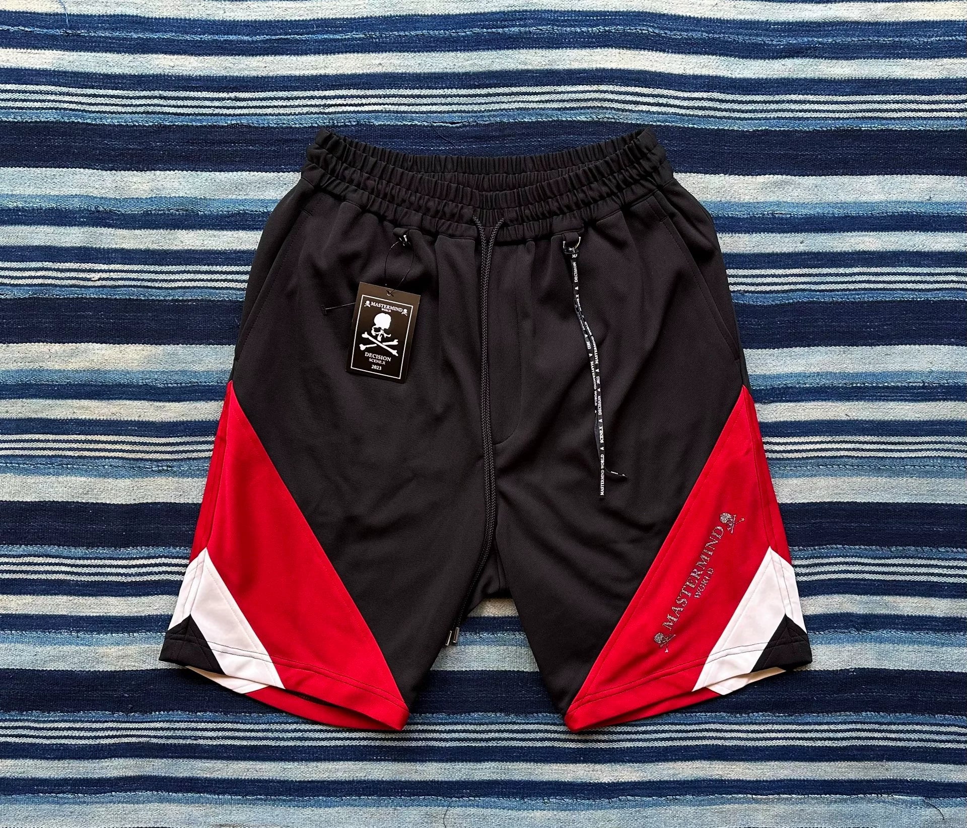 mastermind world casual shorts with skull logo