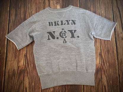 gray short sleeve sweatshirt with print