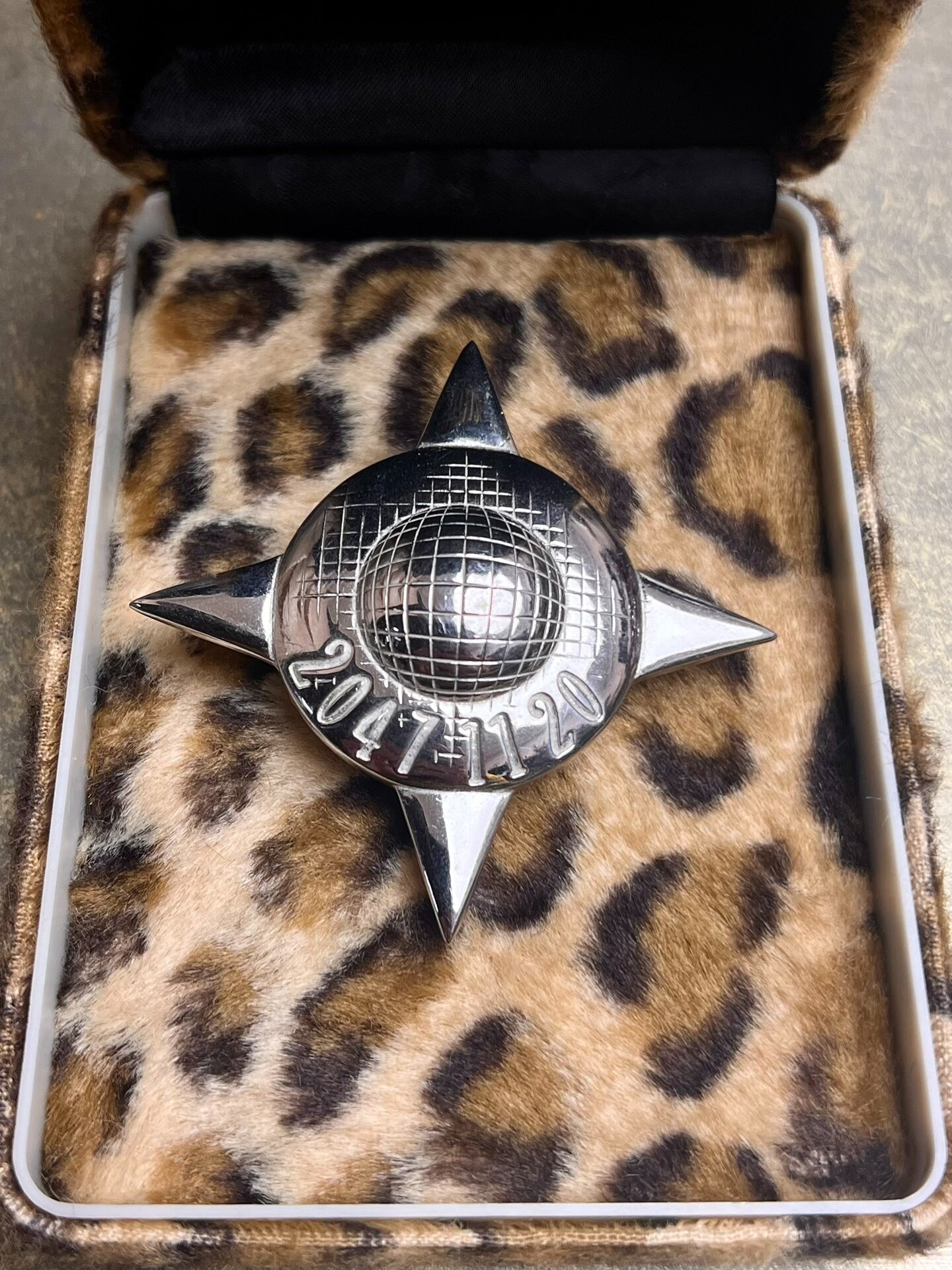 stylish cross pin brooch accessory