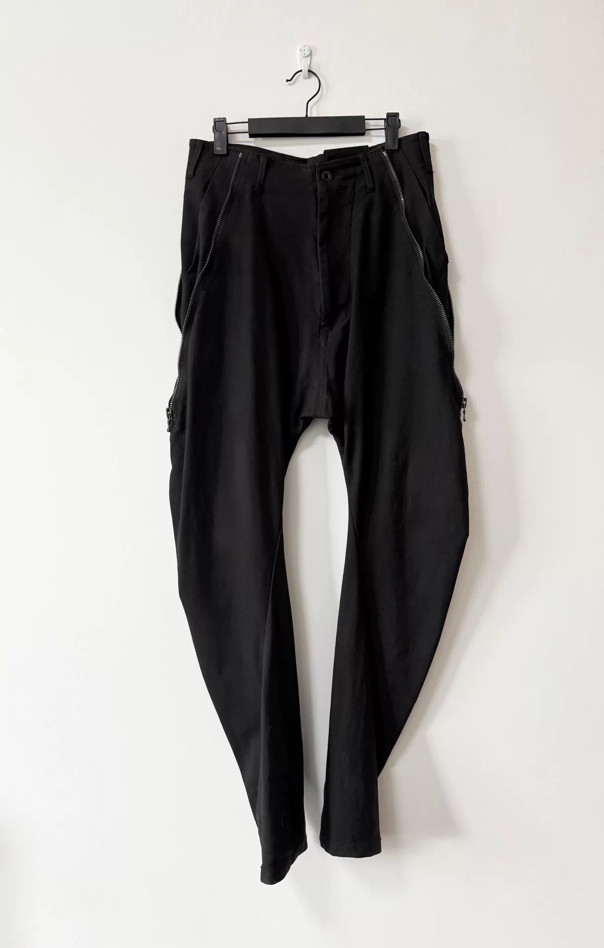 Julius High-Waist Slim Twisted Leg Pants