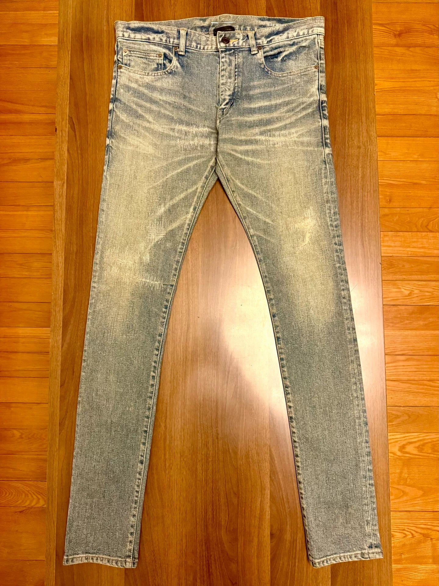 saint laurent distressed denim jeans A+