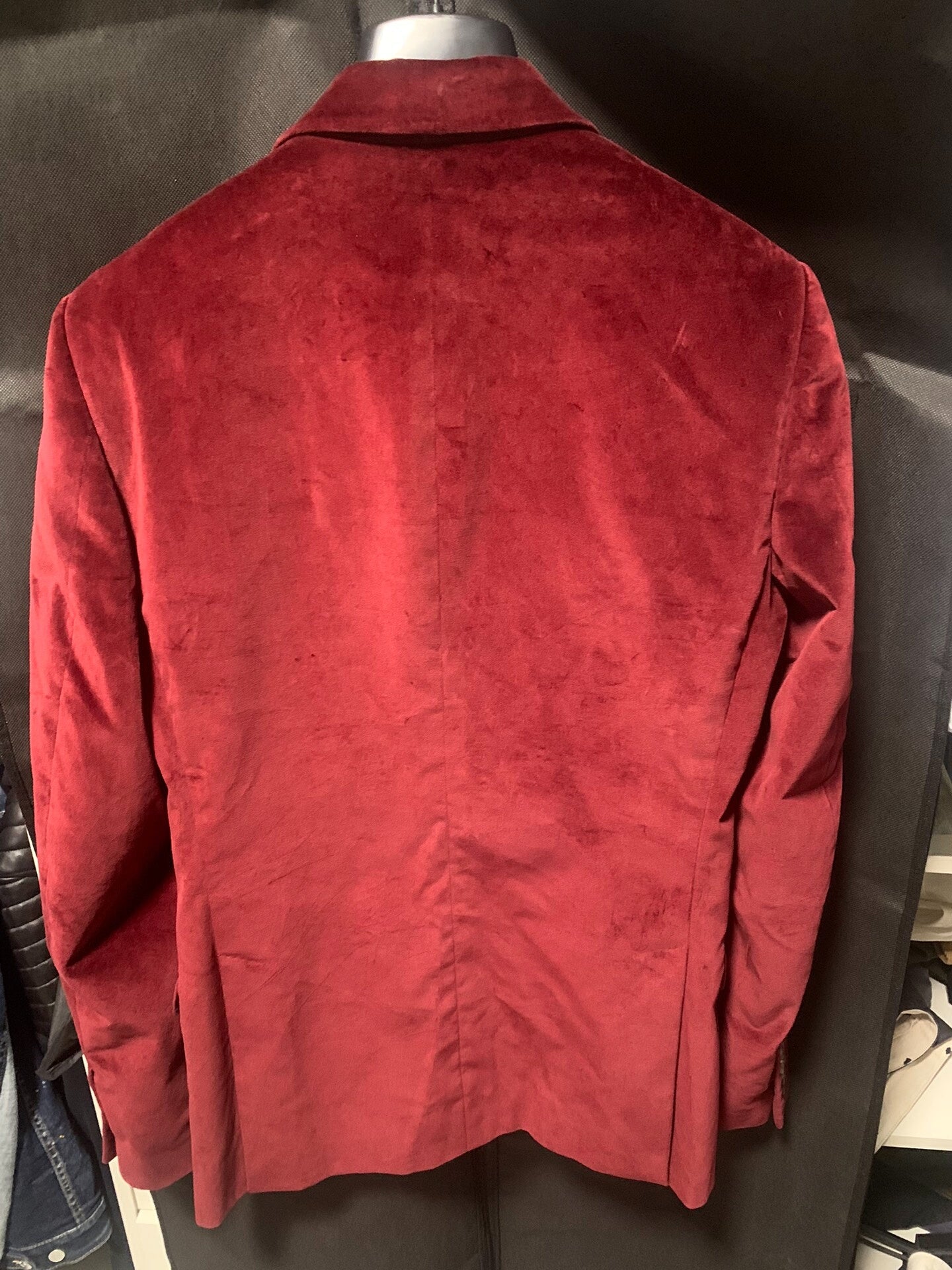 gucci red velvet suit size 46