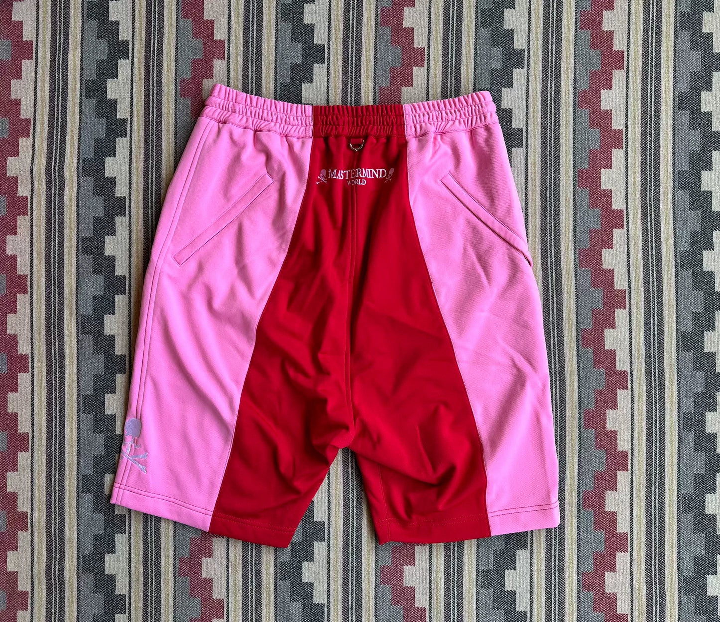 mastermind world color-block shorts with skull