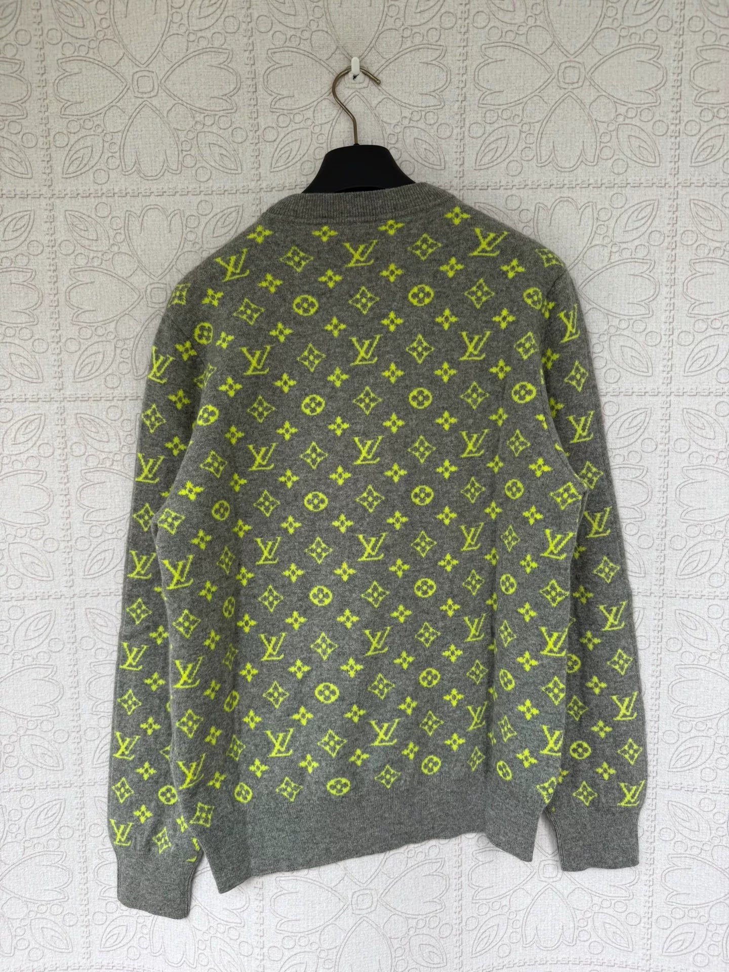 gray cashmere sweater with print design