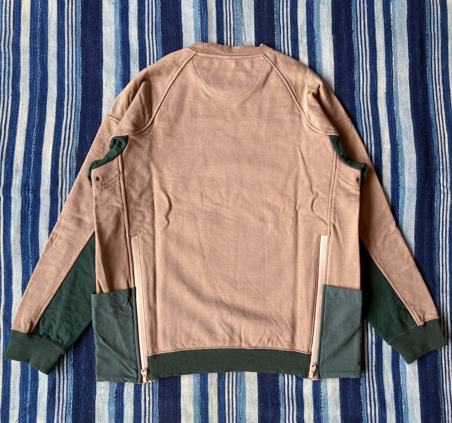 contrasted sweat shirt with functional pockets