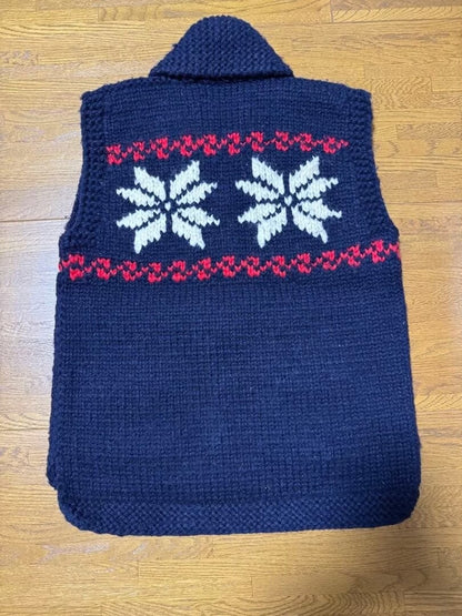 cozy knitted winter vest by SOPHNET.