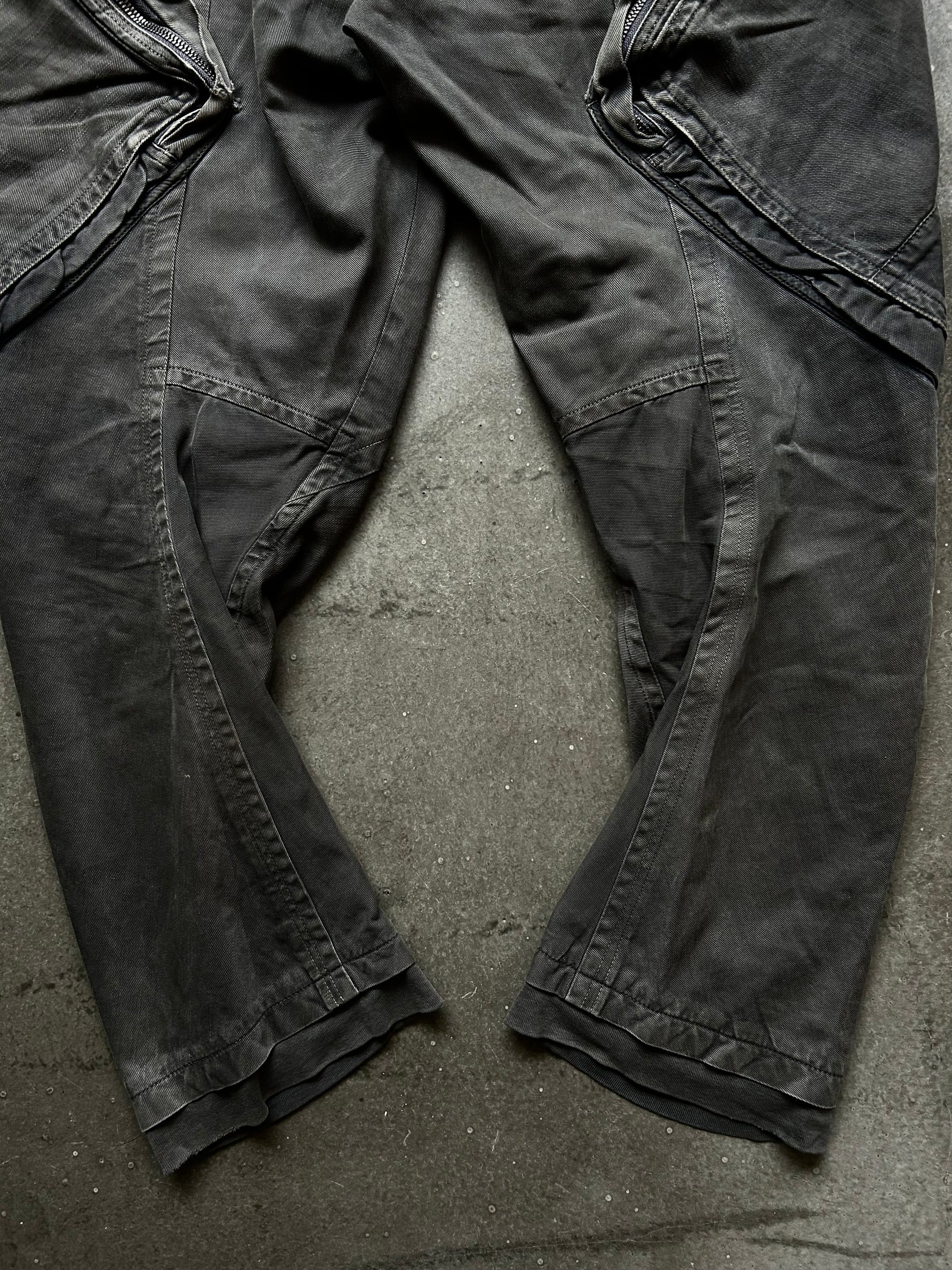 Julius 10s Distressed Curved Cargo Pants