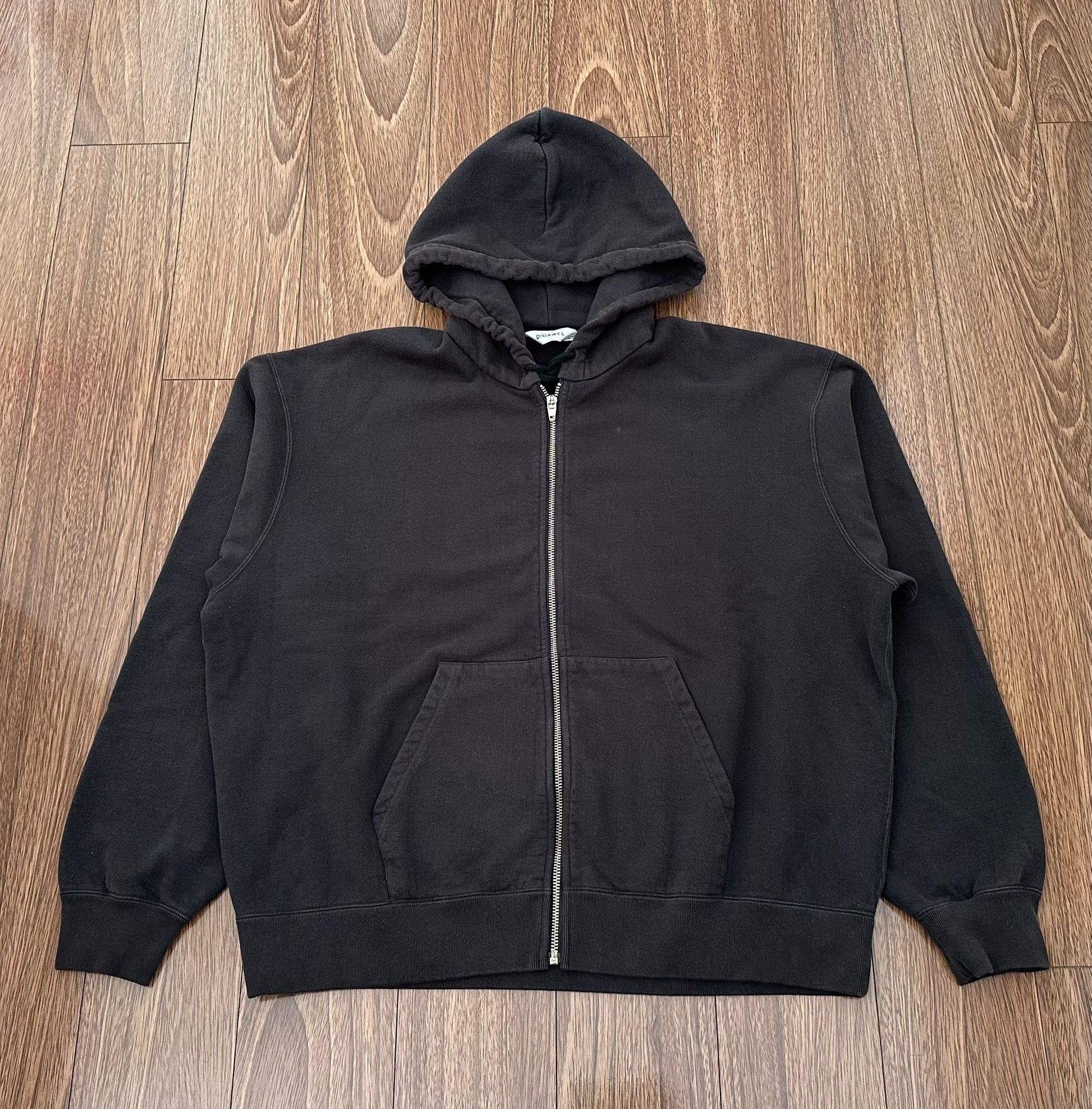 digawel zip hoodie in black color
