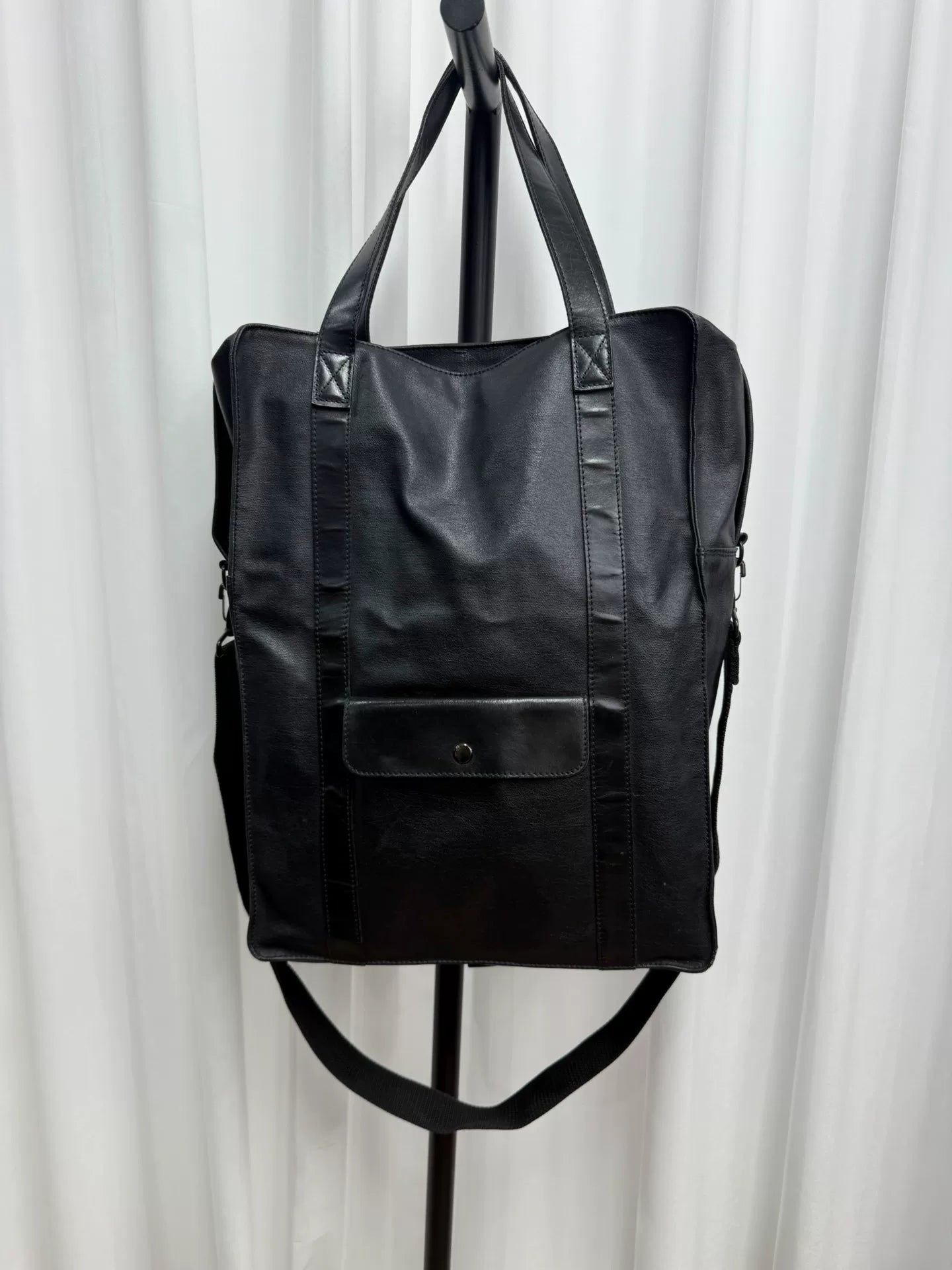 y's black leather tote bag for men