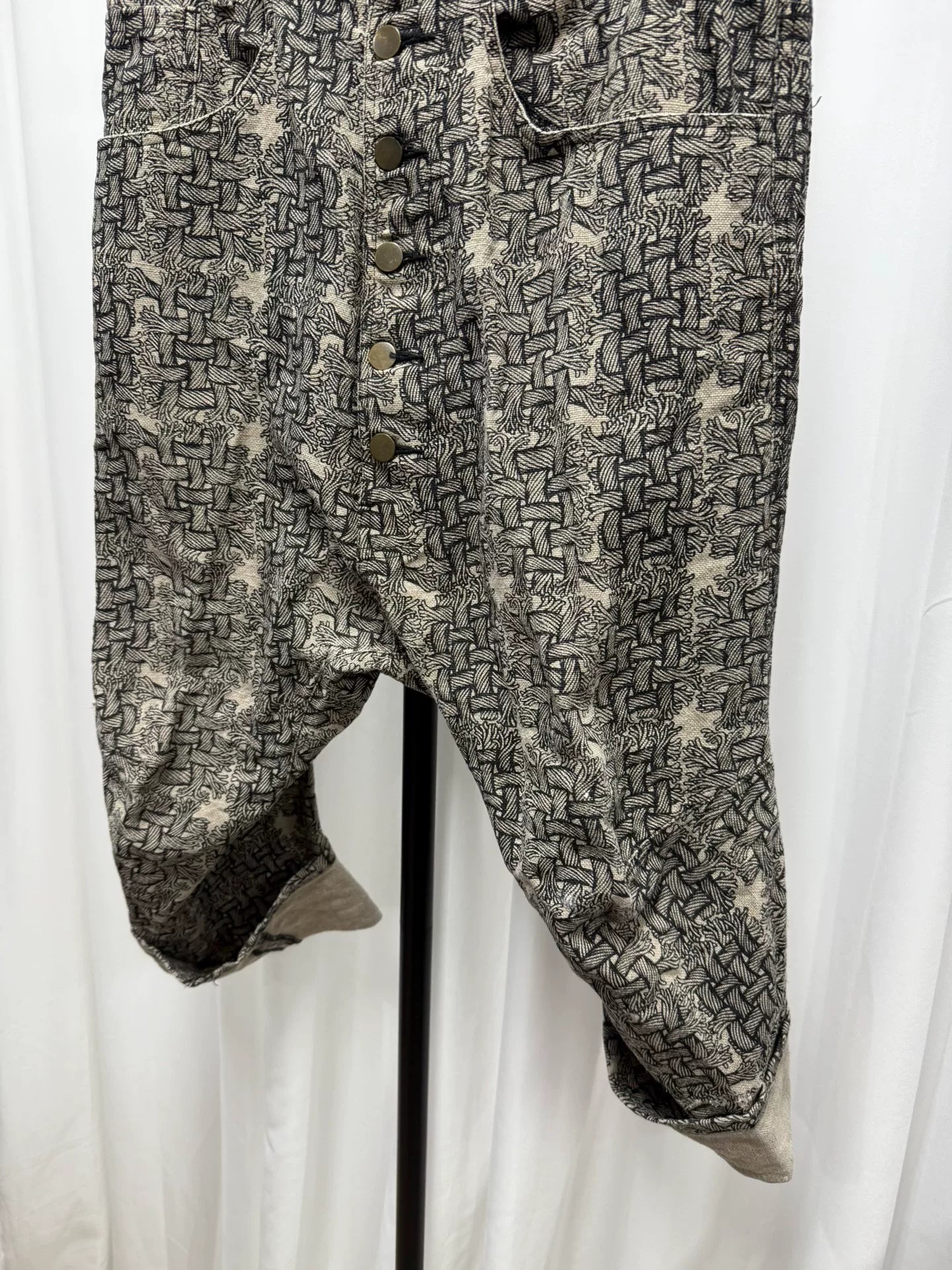 unique patterned cropped denim pants