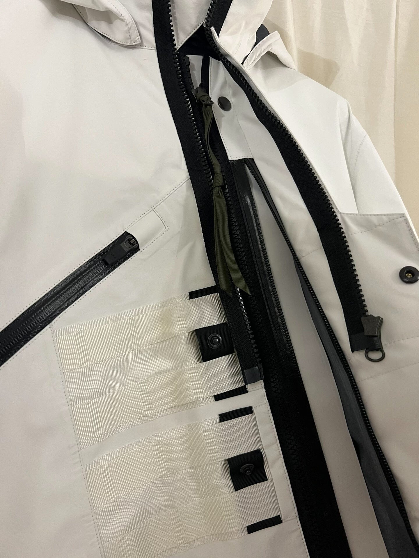 acronym j1wts-gt hooded jacket in white