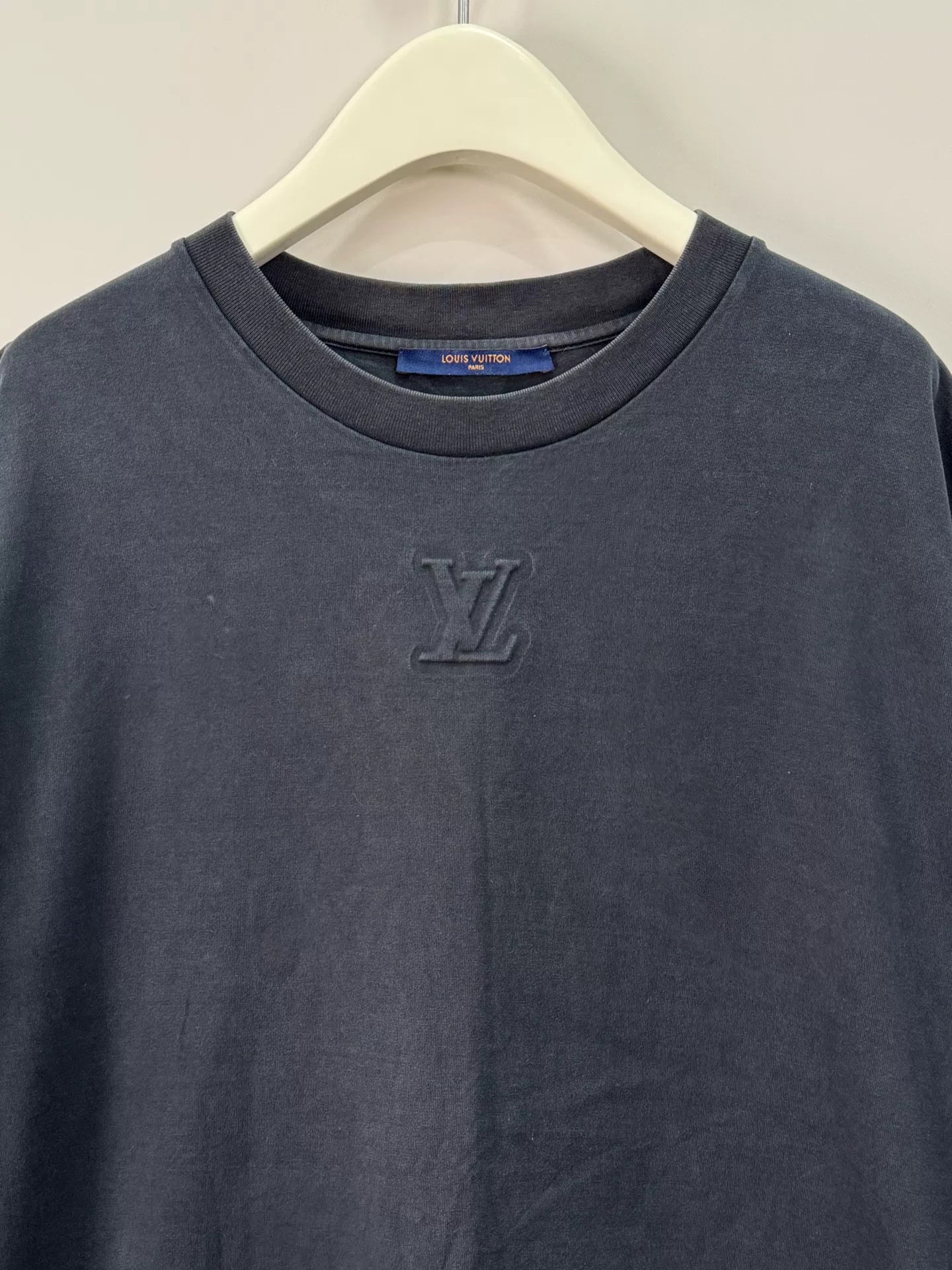 louis vuitton embossed logo black t-shirt xl