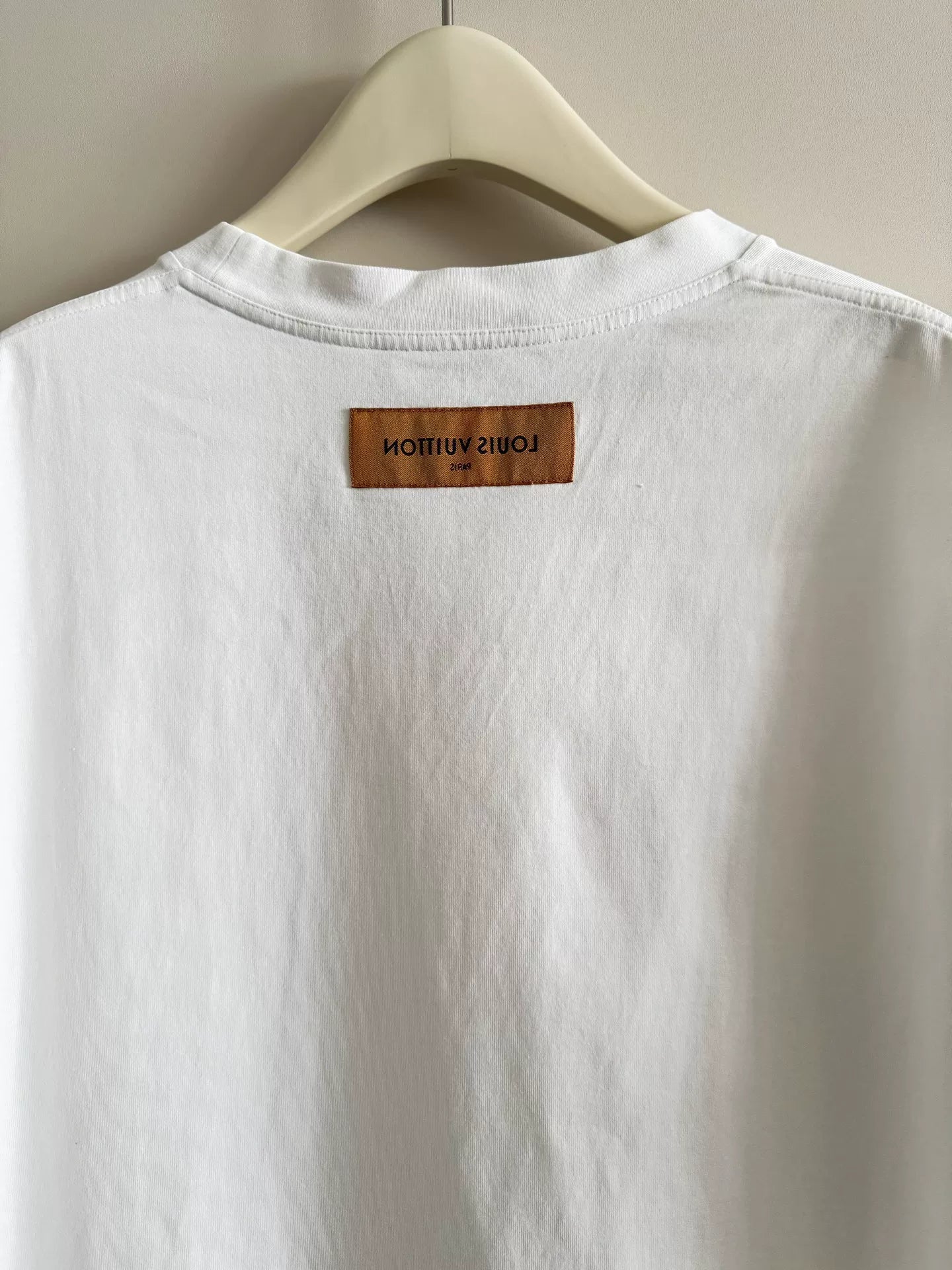 louis vuitton embossed logo short sleeve t-shirt