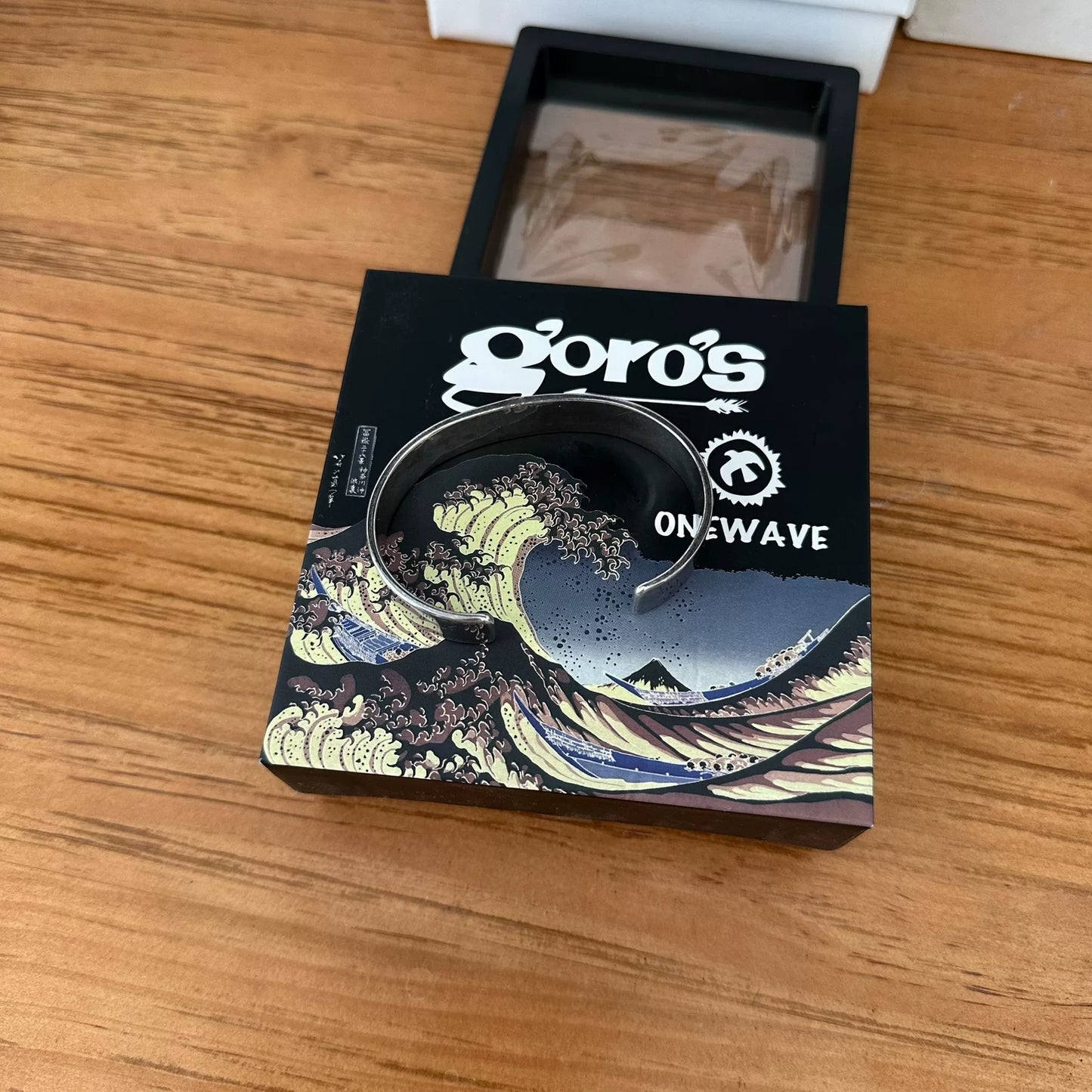 goros bracelet with colorful oxidation design