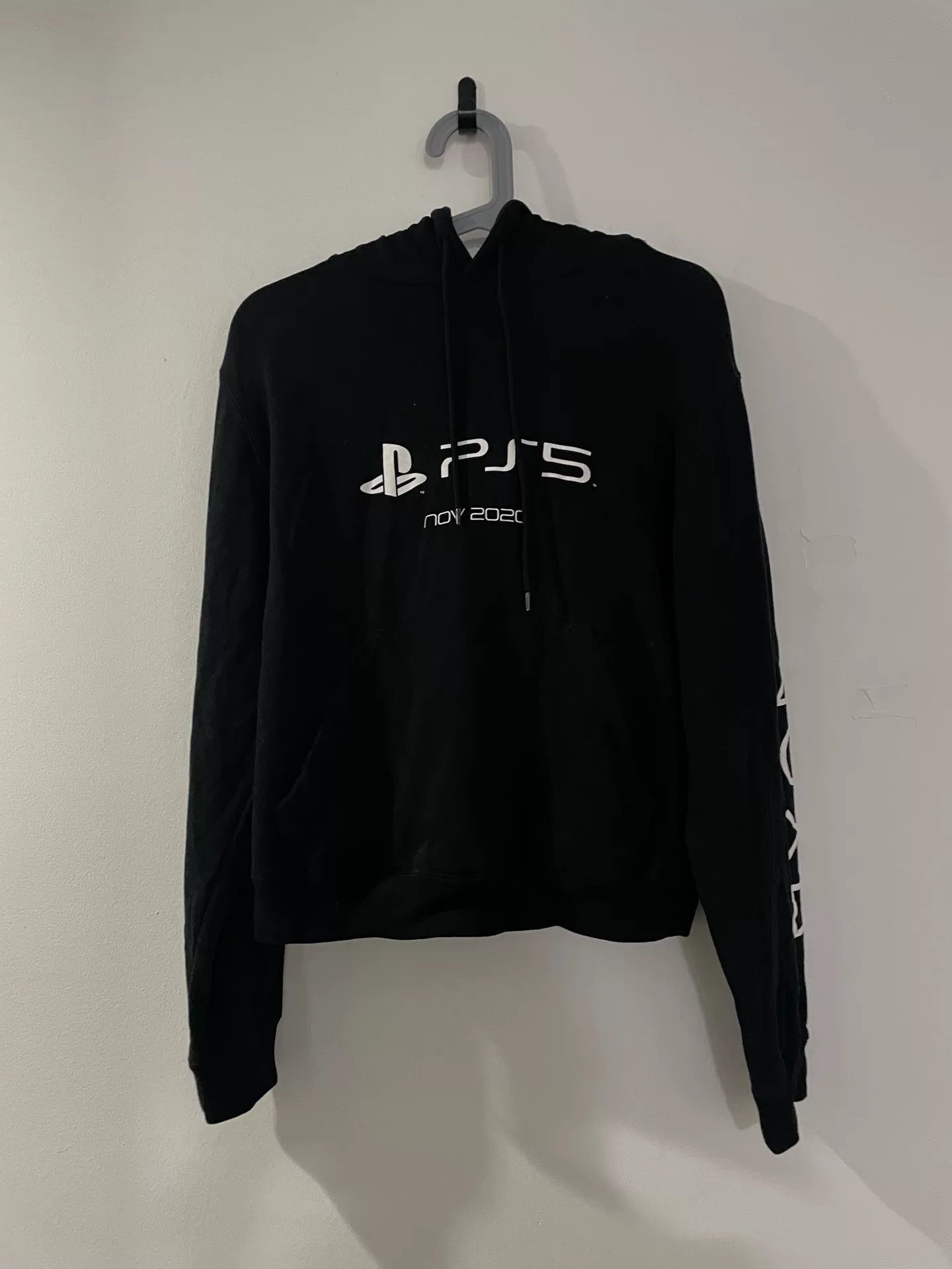 balenciaga ps5 cropped hoodie in black