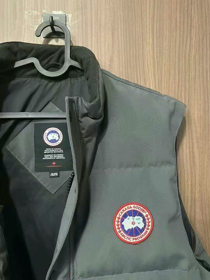 Canada Goose Puffer Vest in Size 2XL