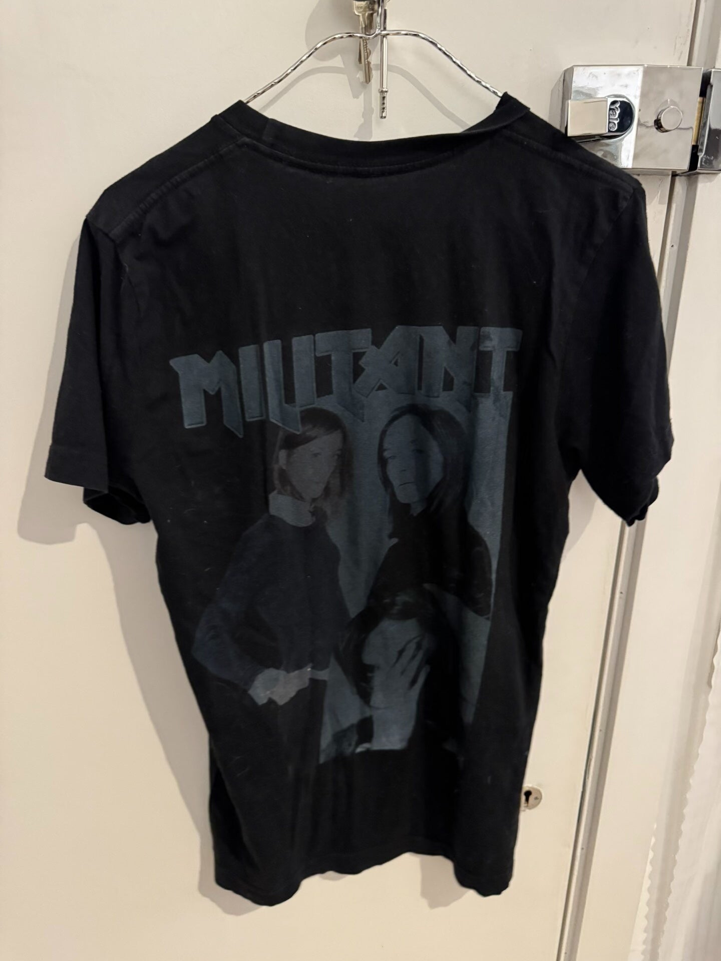 modern man black graphic t-shirt size M