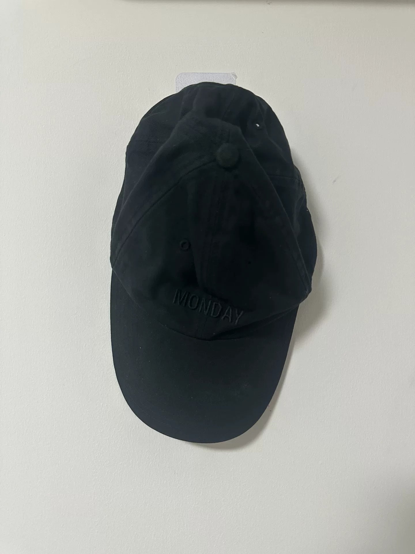 vetements black cap with logo