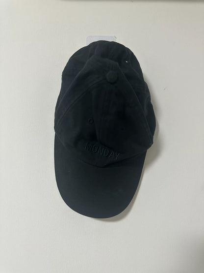 vetements black cap with logo