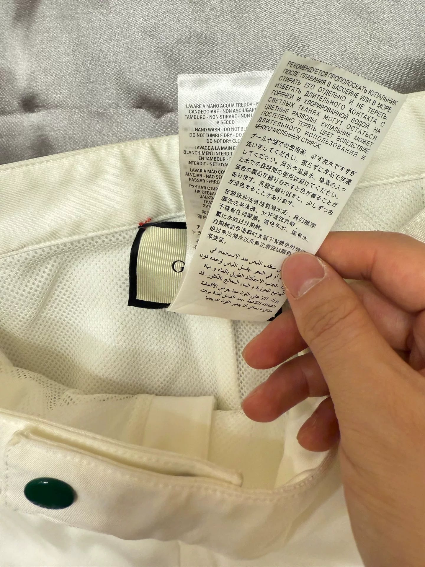gucci men's white shorts in excellent condition