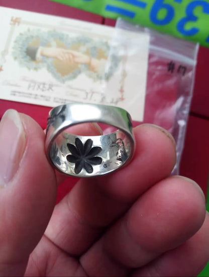 larry smith chrysanthemum nail ring in gold