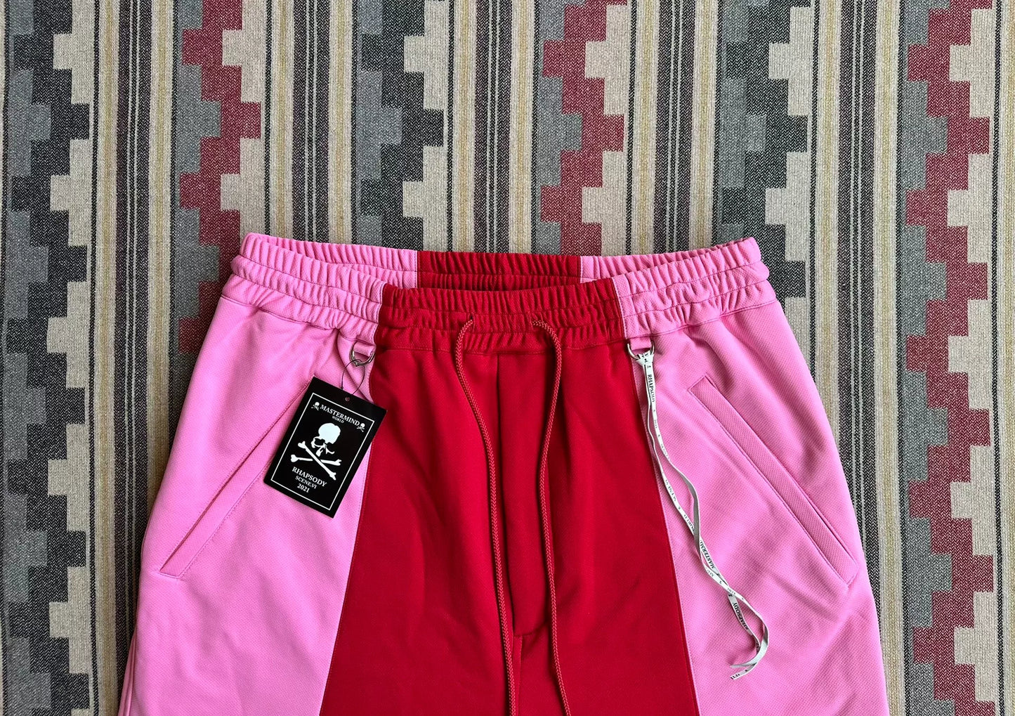 mastermind world color-block shorts with skull