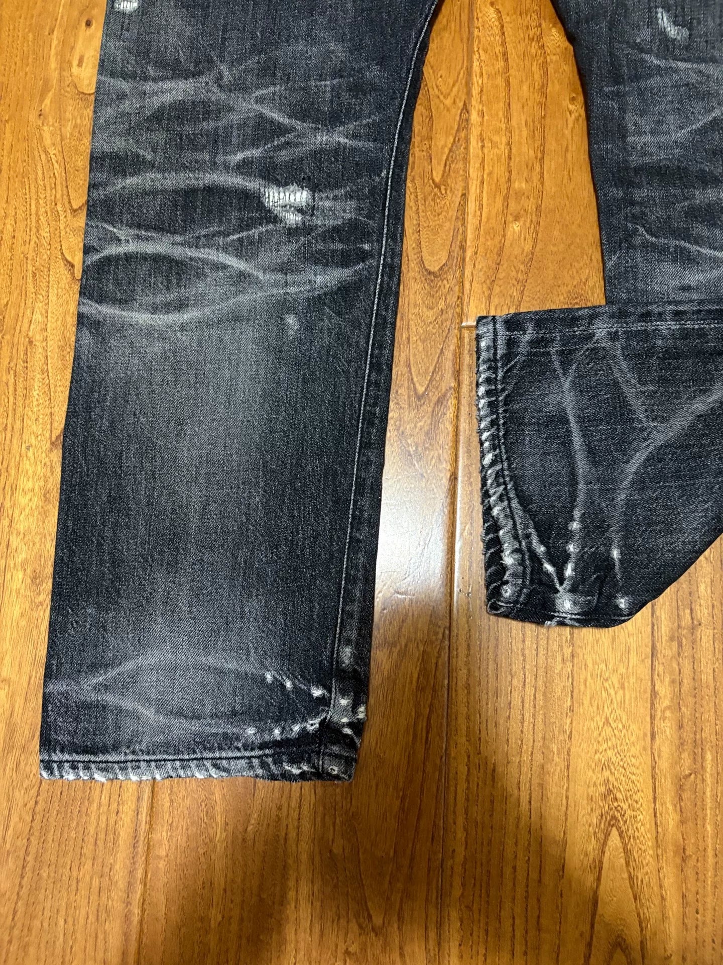 sequel fragment denim pants with distressing