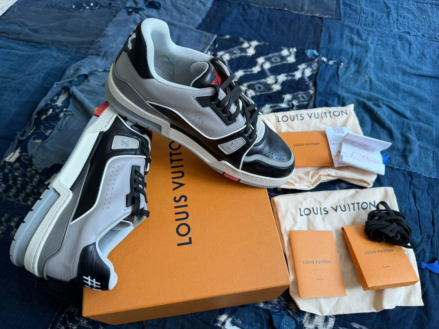 LOUIS VUITTON LV TRAINER Black Sneakers