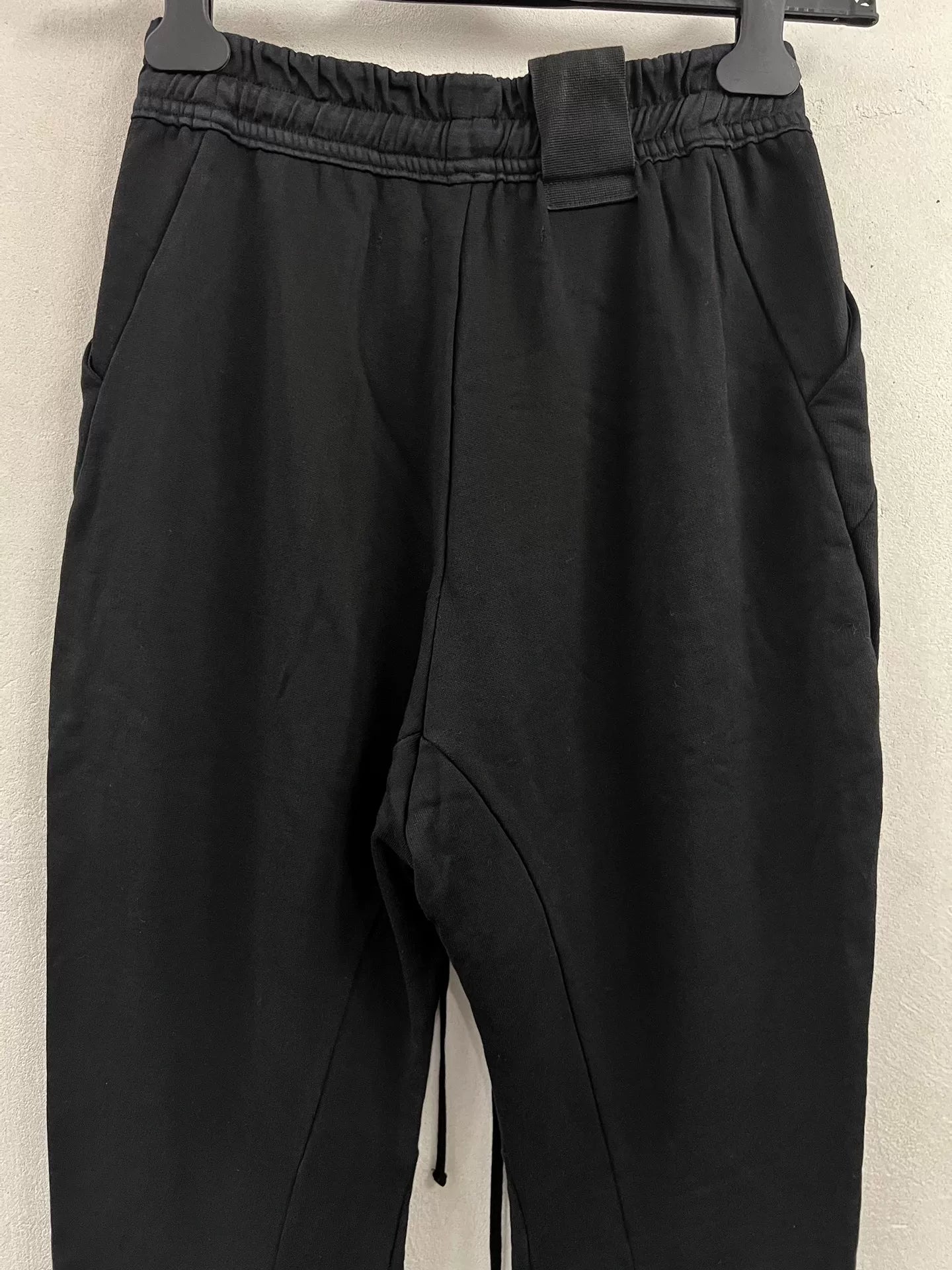 Julius_7 Flared Split Hem Pants