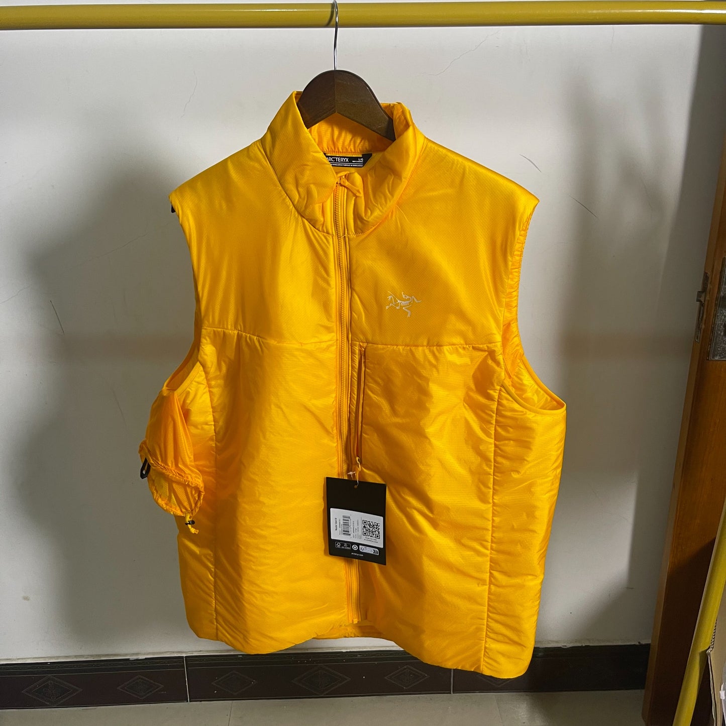 Arcteryx Men's Solid High Neck Zip Vest
