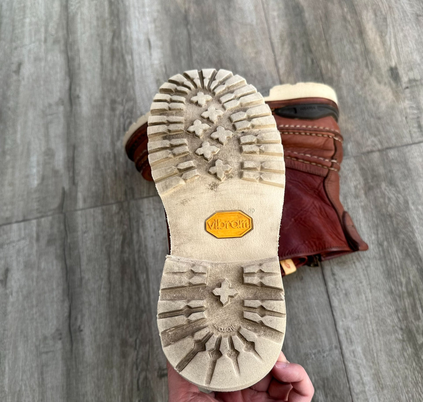 visvim grizzly high-top boots in red